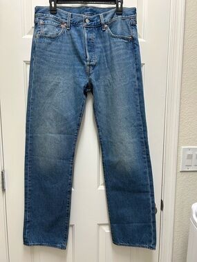 Levi's 501 Buttonfly Men's Jeans - Medium Blue Wash Size 34-32